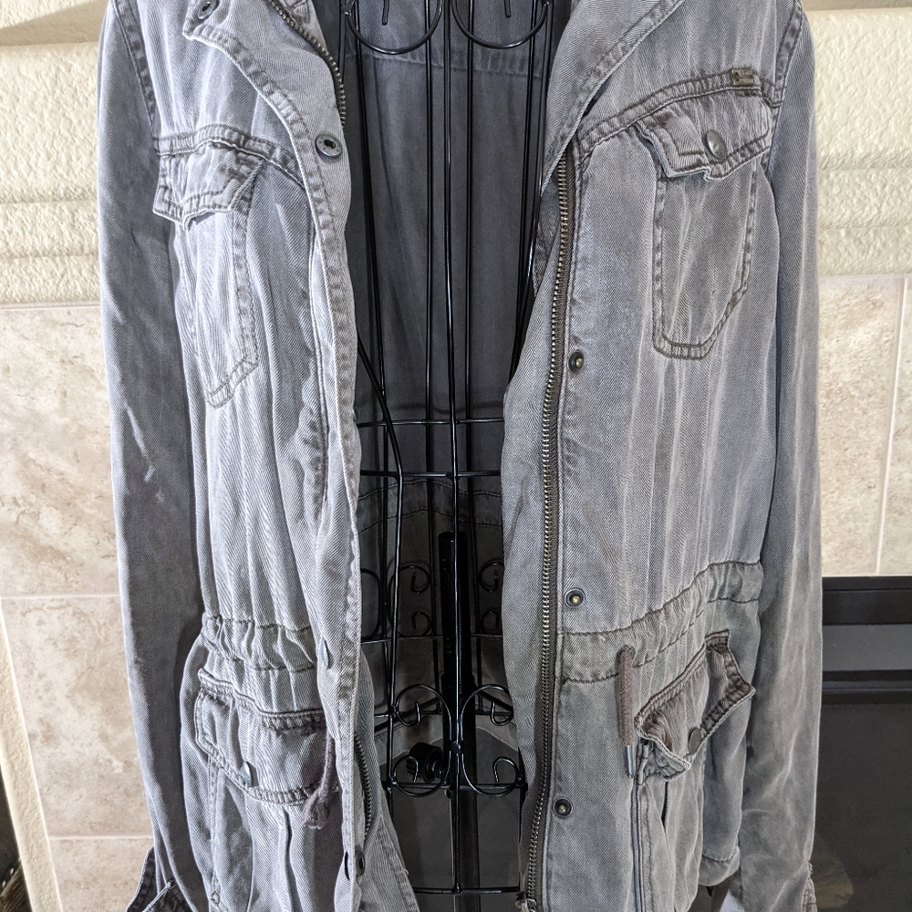 Will become your go-to lightweight jacket.  By Max Jeans.  Size: Small - Picture 3 of 14
